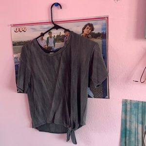 Super cute gray T-shirt